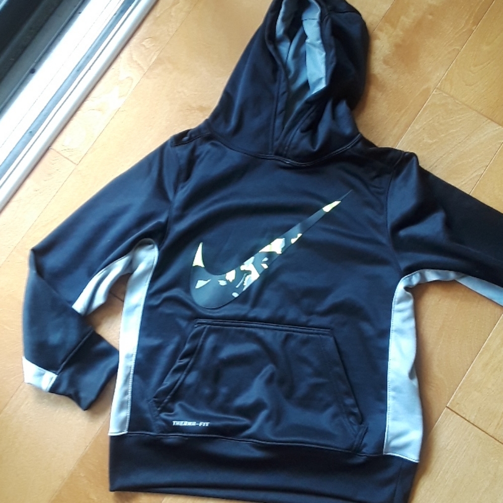 Nike boys hoodie size M